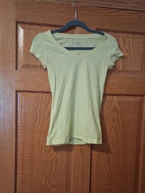 SO Light Green V-Neck Short Sleeve Tee